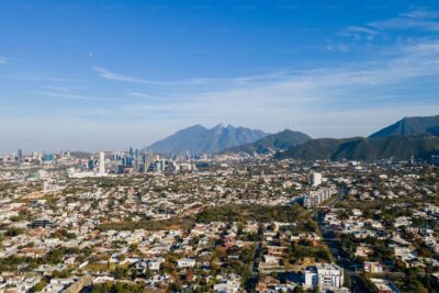 contenedores de basura monterrey vista panoramica de ciudad