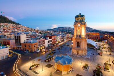 recoleccion basura pachuca vista edificio iluminado en centro ciudad